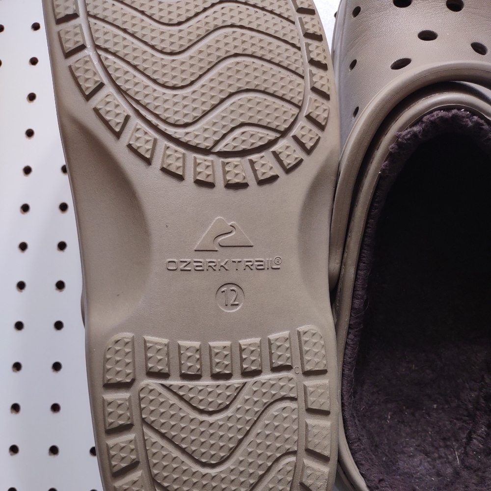 Bundle of Mens 12 Slip Ons - Picture 5 of 9